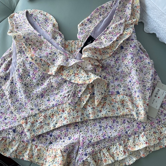 Eyelet Two Piece Ruffle Shorts Set - Picture 5 of 15